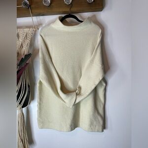 Free People Ottoman slouchy tunic sweater in light yellow. size MEDIUM.